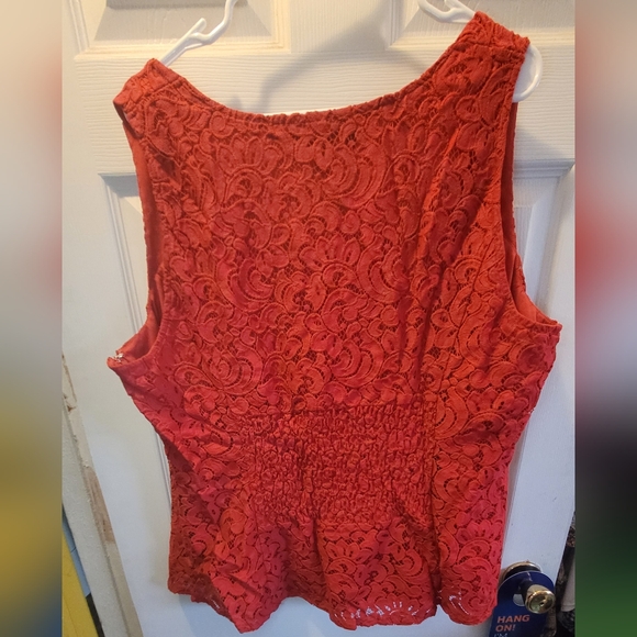 EUC red lace sweetheart neckline fittd tank top - Picture 8 of 9